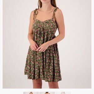 NWT! Junior’s Y2K Angie Bow Top Floral Dress Size Medium! From VonMaur!